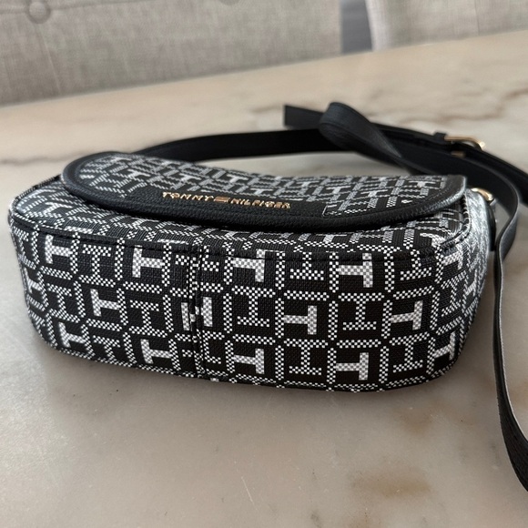 Tommy Hilfiger Monogram Black Gray and White Crossbody Shoulder Bag NWOT - Picture 13 of 14